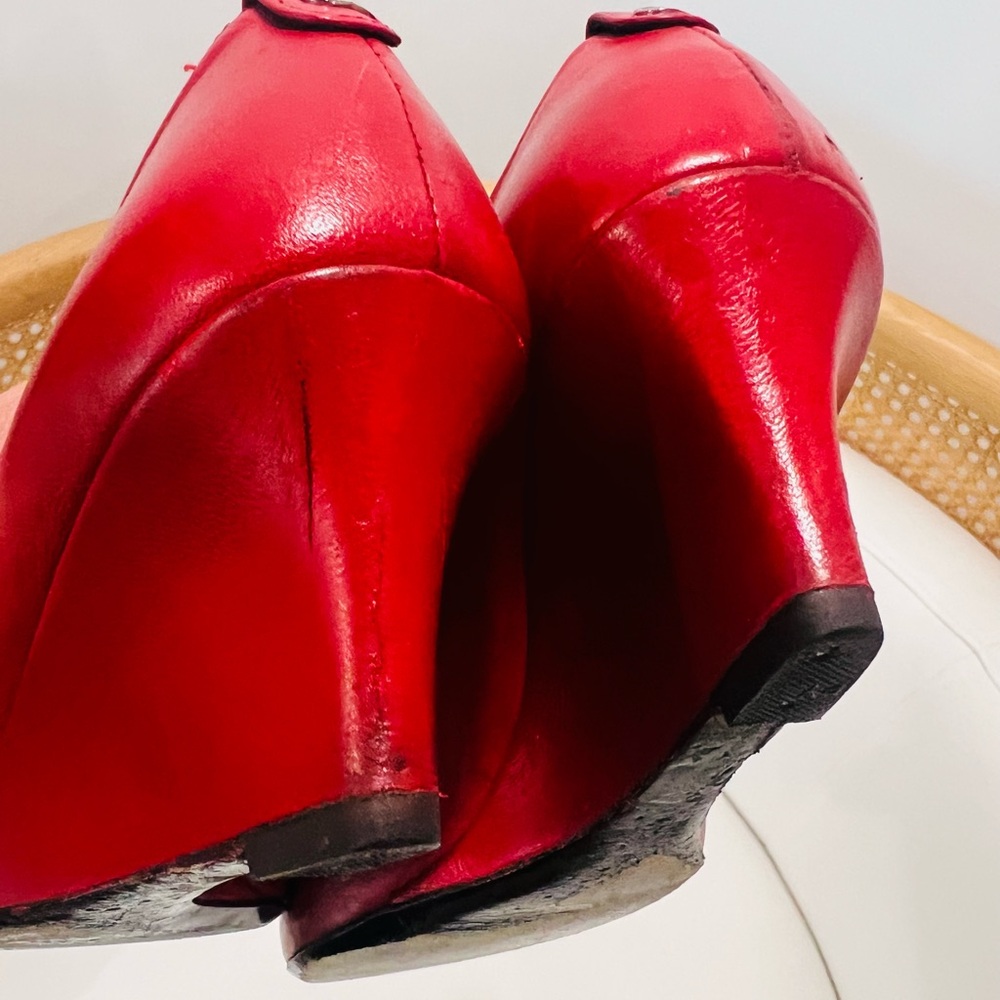 Gucci Bold Red Leather Heels - Picture 5 of 6